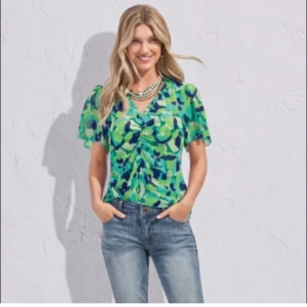 NWOT CAbi Trixie Top Floral Swirl Blue/Green Spring 2022 #6087, size Medium